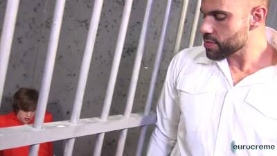 Prison Guard Fucks A Prisoner - boyfriendtv.com